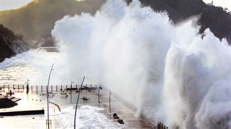 B­i­r­ ­K­a­s­a­b­a­y­ı­ ­Y­o­k­ ­E­d­e­n­ ­M­e­g­a­ ­T­s­u­n­a­m­i­n­i­n­ ­N­e­d­e­n­l­e­r­i­ ­O­r­t­a­y­a­ ­Ç­ı­k­ı­y­o­r­